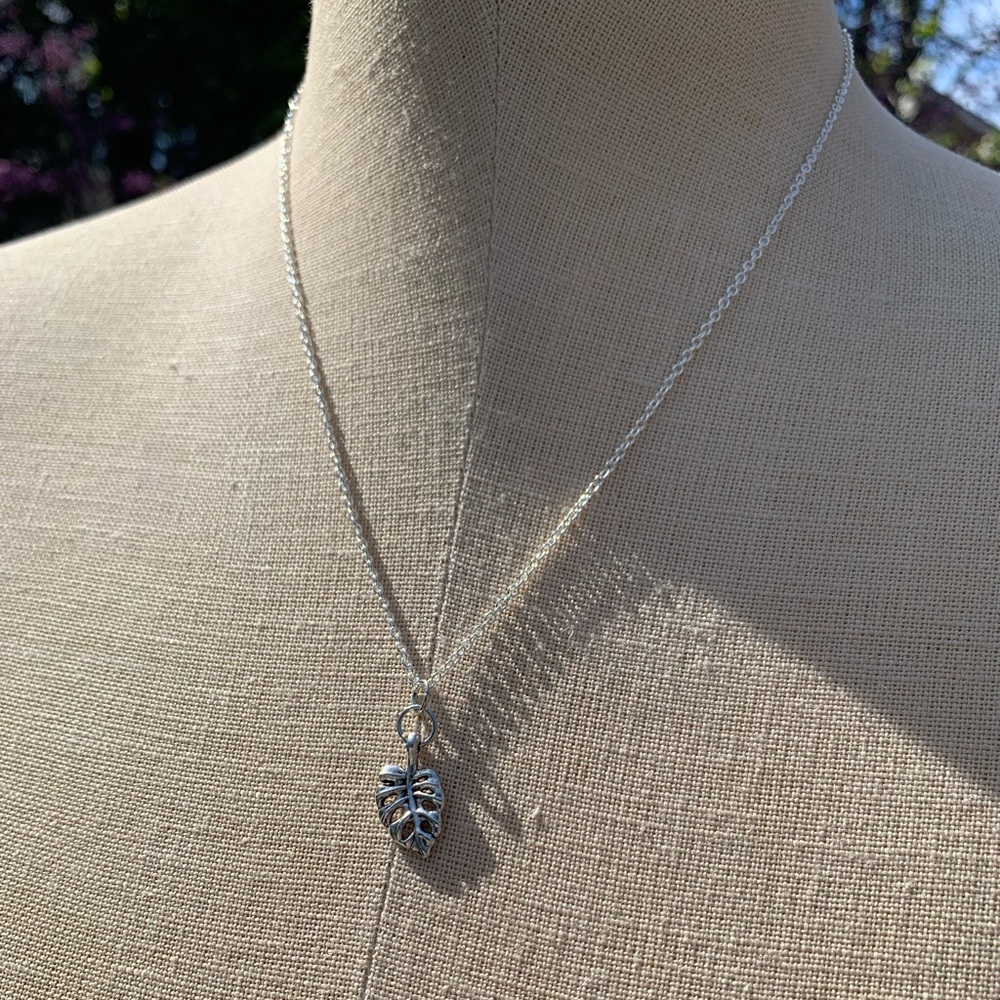 NWT Sterling Silver Plated Chain & Alloy Monstera Plant Leaf Charm Necklace - Picture 4 of 12